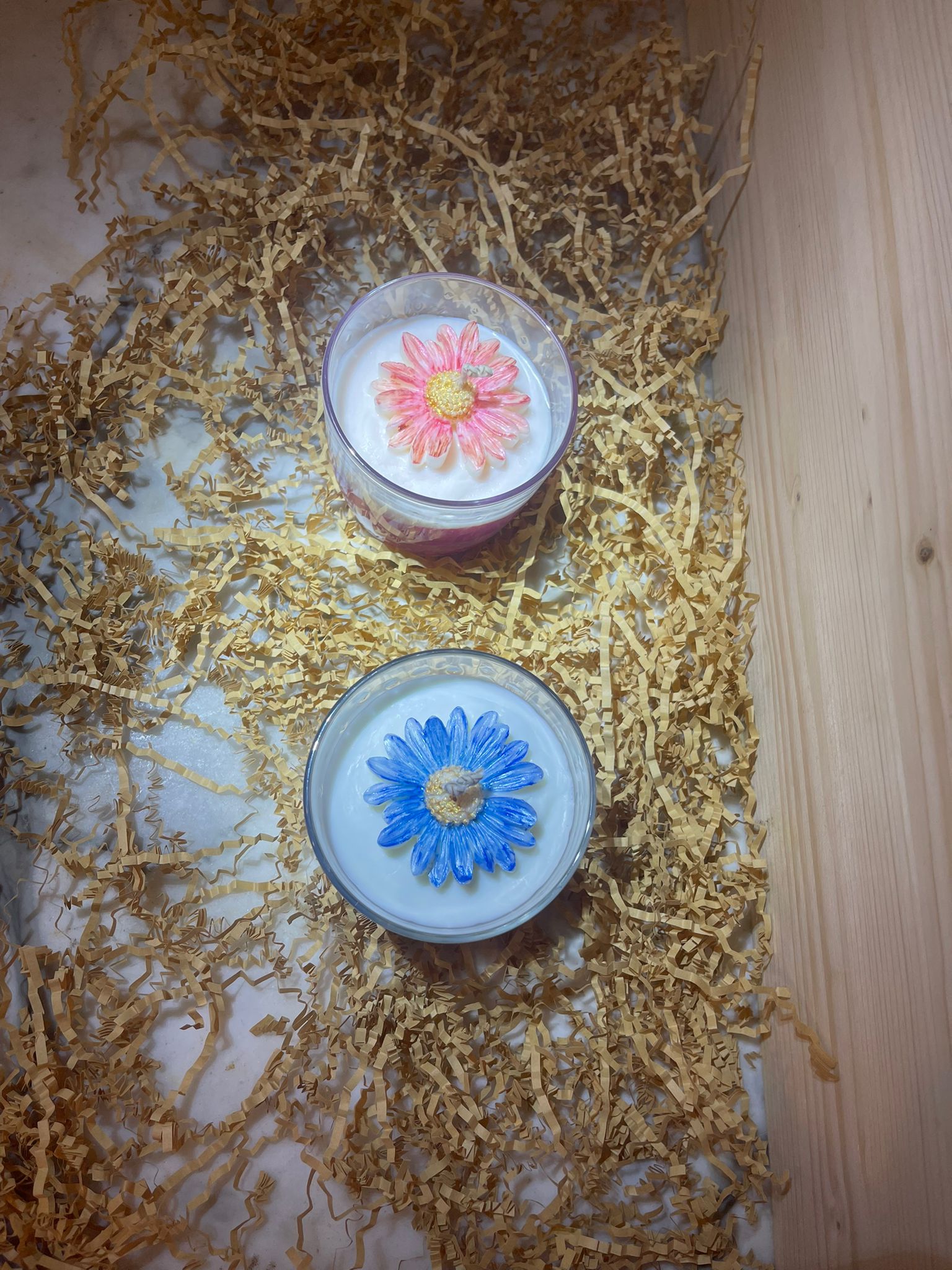 Bomboniera candela margherita dipinta a mano